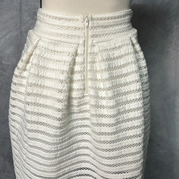 Sans Souci White Layered Skater Skirt - size Small - Picture 5 of 13